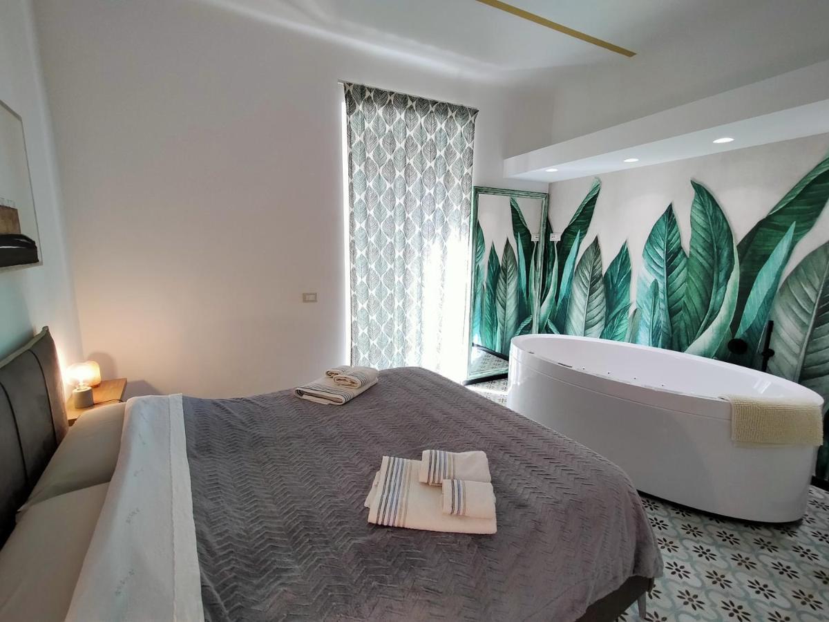 Sonnino Suite Jacuzzi Apartment Bari Exterior foto